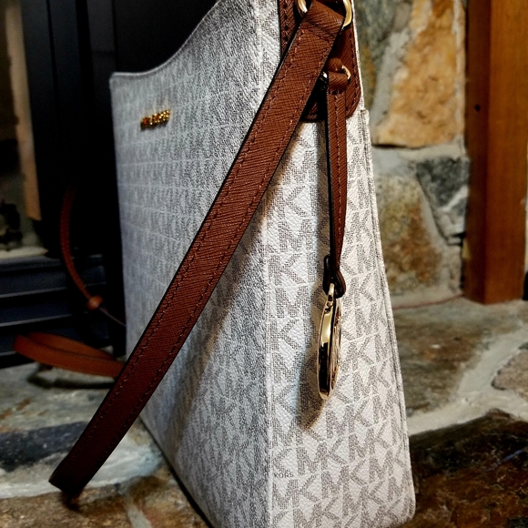 BNWT Michael Kors Logo Messenger Crossbody Bag💗 - Picture 3 of 4